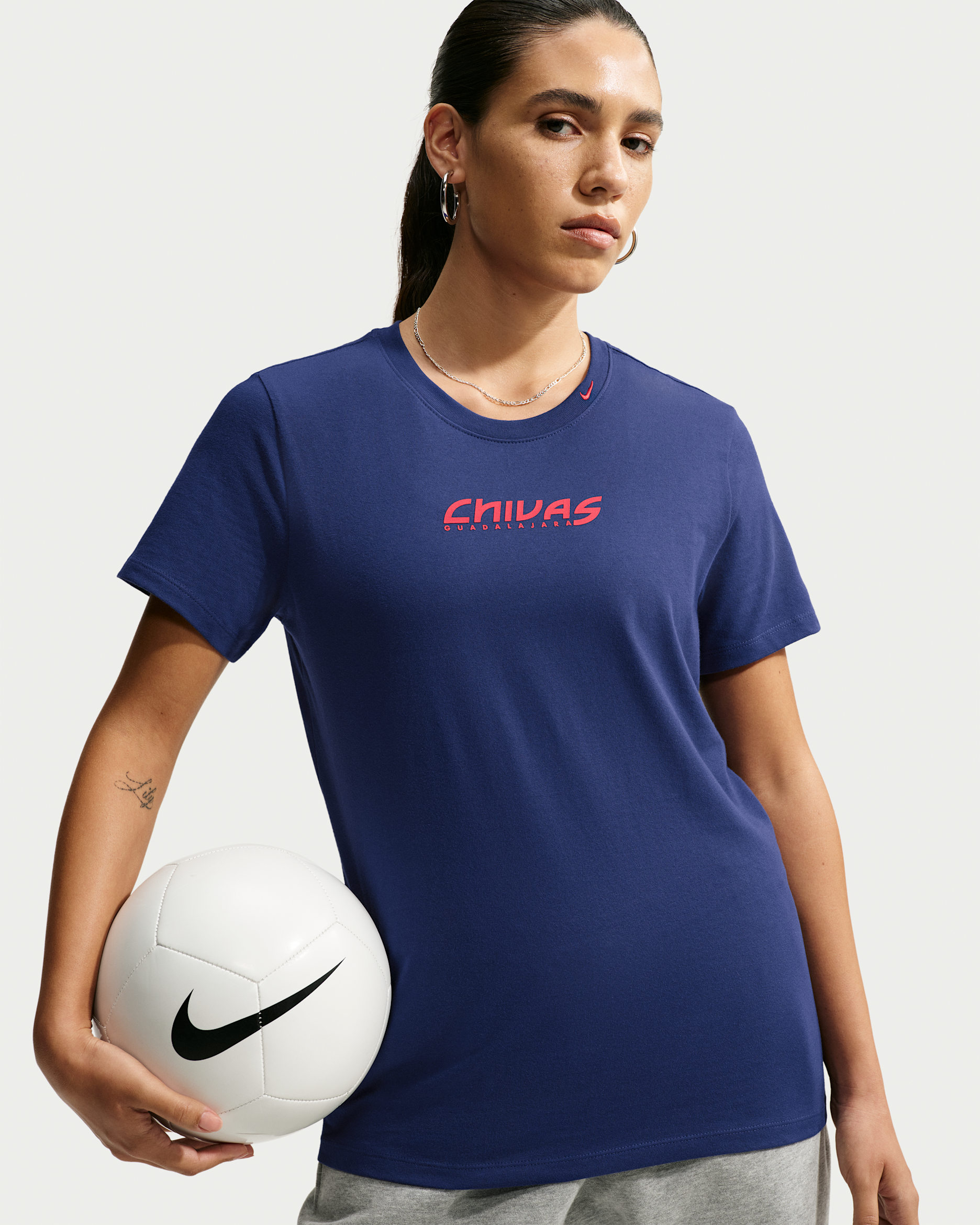サッカーユニフォームGuadalajara Women C.D. Guadalajara Women's Nike Soccer T-Shirt. Nike.com